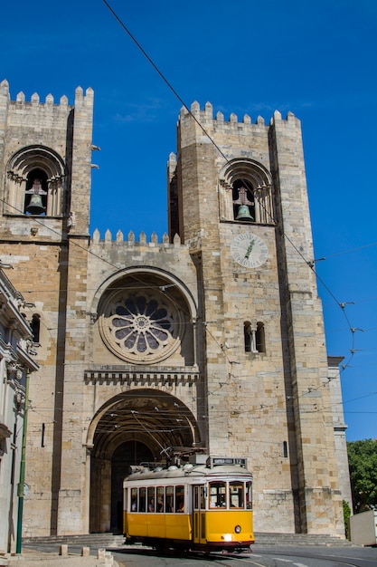 Vista del monumento histórico de la Catedral de Se, ubicado en Lisboa, Portugal.