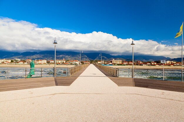 Vista del muelle de Tonfano