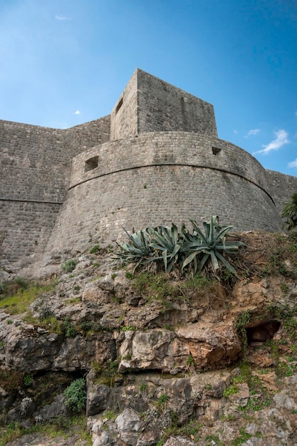 Vista de las murallas en el casco antiguo de Dubrovnik, Croacia