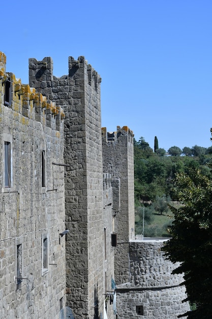 Vista de las murallas de Vitorchiano, una ciudad medieval en Lazio, en la provincia de Viterbo, Italia.