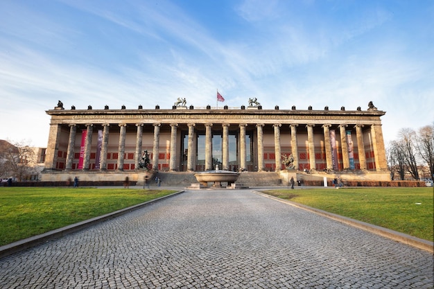 Vista del Museo Antiguo en el parque Lustgarten en el centro de Berlín, Alemania