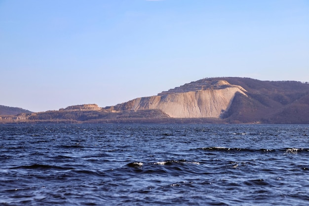 Vista na costa da água