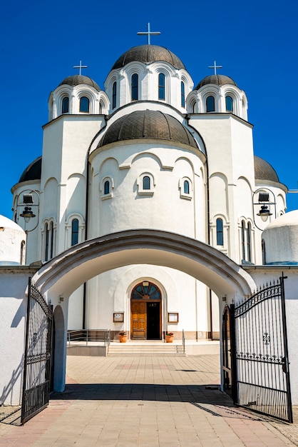 Vista na Igreja Ortodoxa em Telep, Novi Sad, Sérvia