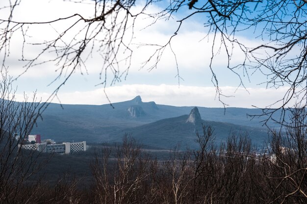 Vista na montanha de Razvalka mounain, norte do Cáucaso, na Rússia.