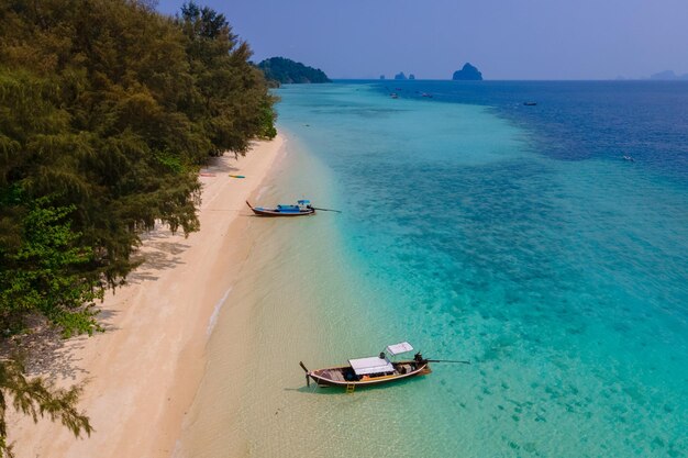 vista na praia da ilha de Koh Kradan, na Tailândia
