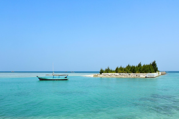 Vista na praia de Tidung Island, parte de Thousand Island, Jacarta