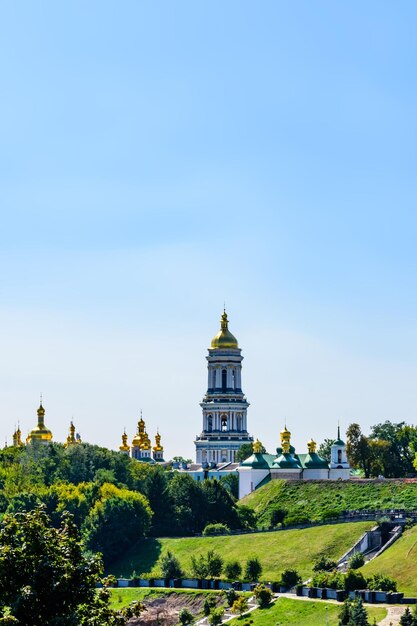 Vista na torre do sino de Kiev Pechersk Lavra