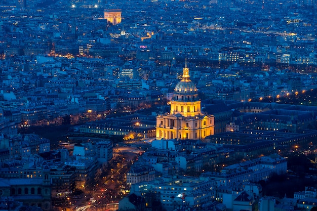 Vista na torre eiffel, arco do triunfo, les invalides.