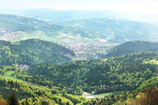 Vista nas montanhas krynica gorsk e na polônia