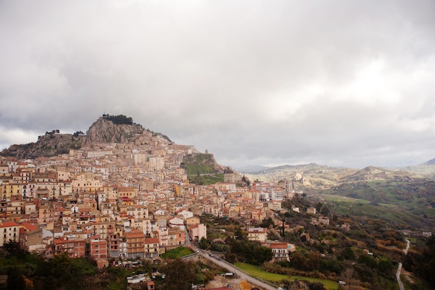 Vista de nicosia, sicilia