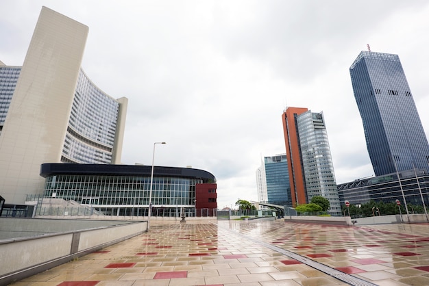 Vista no distrito financeiro com edifícios onu