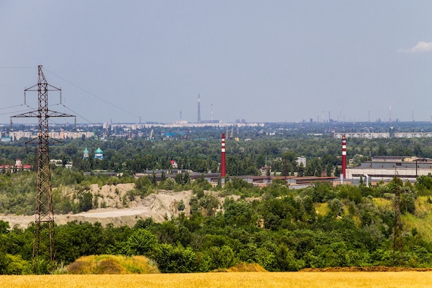 Vista no distrito industrial na cidade de Kremenchug, Ucrânia