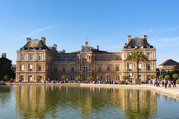 Vista no palácio luxemburguês