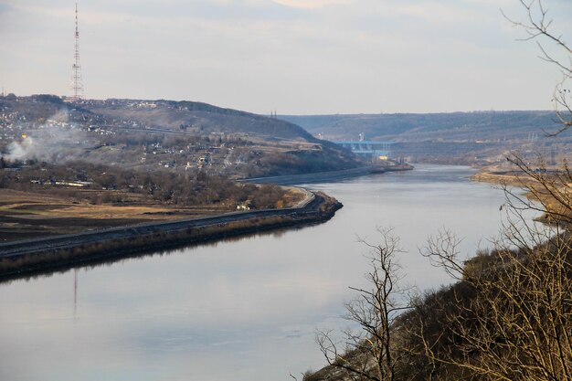 Foto vista no rio dniester na ucrânia