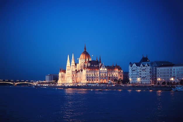 vista nocturna arquitectura budapest hungría viaje turístico vida nocturna europa paisaje