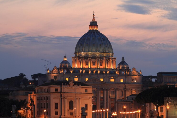 Foto vista nocturna en la catedral de san pedro en roma italia
