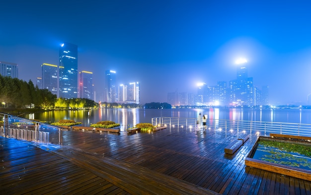 Foto vista nocturna del centro de asuntos gubernamentales de hefei