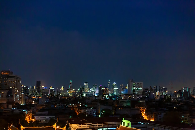 Vista nocturna de la ciudad de Bangkok