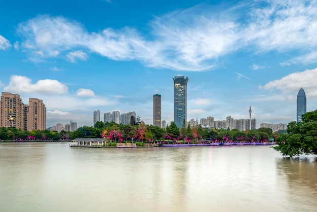 Vista nocturna de la ciudad de Wenzhou Impression Nantang Park