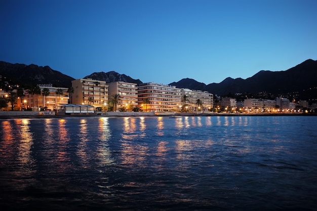 vista nocturna de la ciudad