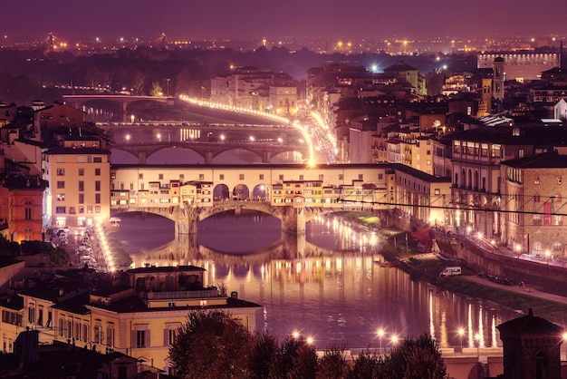 Vista nocturna de Florencia