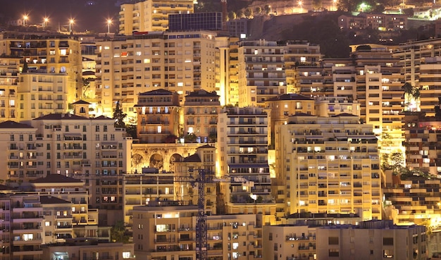 Vista nocturna de Mónaco