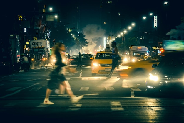 Vista nocturna de Nueva York y Manhattan