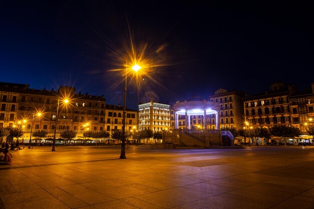 Vista nocturna de la plaza principal de Pamplona llamada plaza del Castillo Navarra España