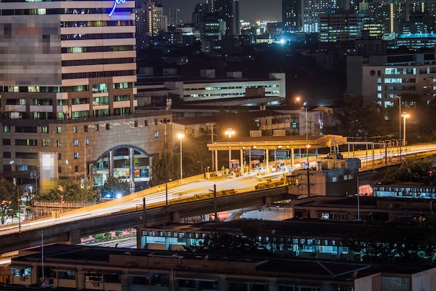 Vista noturna da cidade