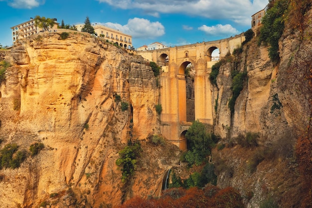 Foto vista del nuevo puente puente nuevo en la provincia de ronda de málaga, españa