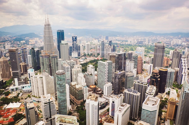 Vista del paisaje de la ciudad de Kuala Lumpur del horizonte de vista superior del paisaje urbano en Kuala Lumpur Malasia Asia