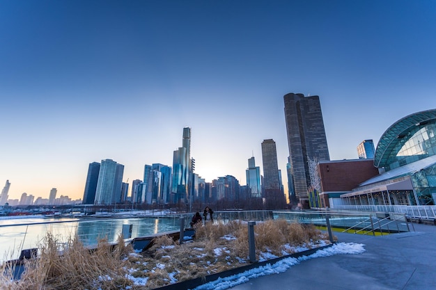 Vista del paisaje de la costanera en el centro de Chicago, EE.UU.