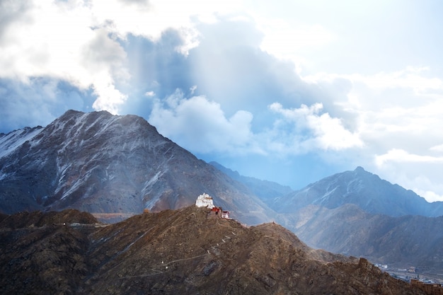 Vista del paisaje Namgyal Tsemo Gompa en Leh, Ladakh, India