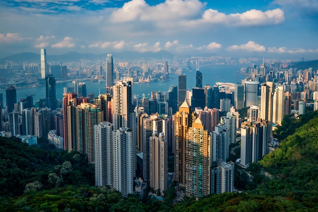 Vista del paisaje urbano del horizonte de rascacielos de Hong Kong