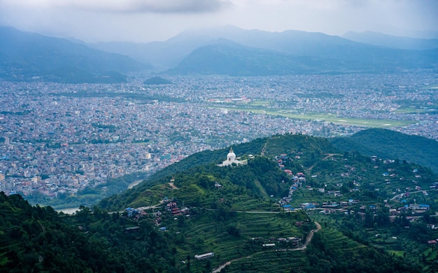 Vista del paisaje del valle en Pokhara, Nepal