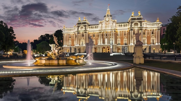 Vista del palacio de Cibeles en la noche de Madrid