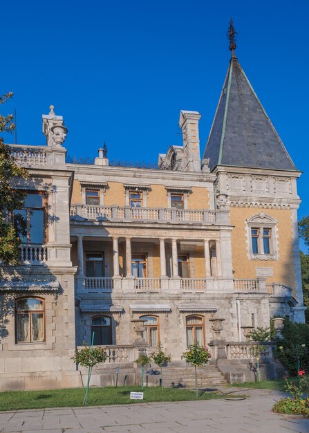 Foto vista del palacio massandra desde el jardín