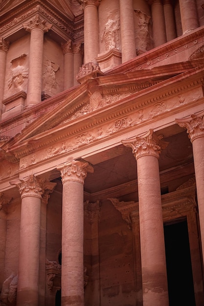 Vista del Palacio o Tesoro AlKhazneh en Petra Jordania