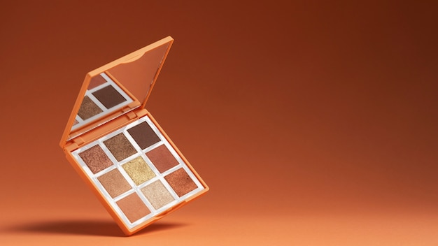 Foto vista de la paleta de sombras de ojos con tonos de polvo cosmético