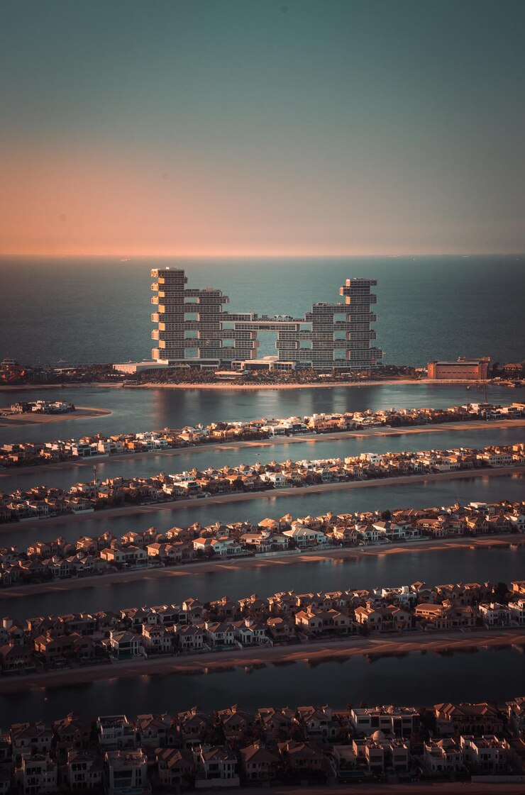 La vista de Palm Jumairah en los Emiratos Árabes Unidos