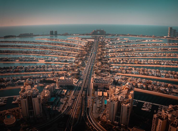La vista de Palm Jumairah en los Emiratos Árabes Unidos