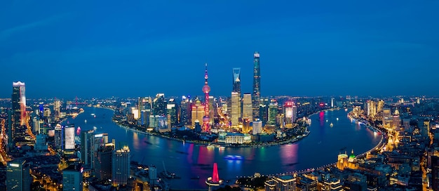 Foto vista panorámica aérea del centro financiero lujiazui de shanghai por la noche en china