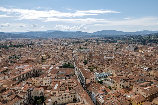 Vista panorámica aérea de la ciudad de Florencia desde la cúpula de la Catedral de Florencia (Cattedrale di Santa Maria del Fiore)