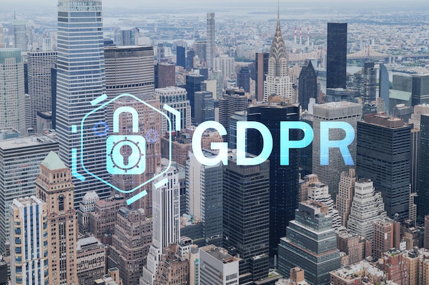 Vista panorámica aérea de la ciudad Área del Alto Manhattan el río East Side y Brooklyn en el horizonte Ciudad de Nueva York EE.UU. Concepto de holograma GDPR de regulación de protección de datos y privacidad para todas las personas