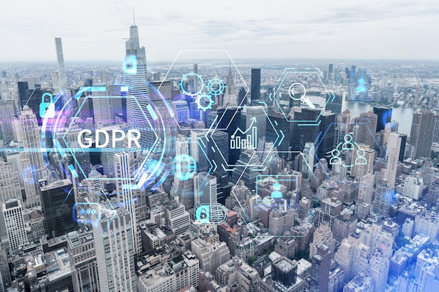 Vista panorámica aérea de la ciudad Área del Alto Manhattan el río East Side y Brooklyn en el horizonte Ciudad de Nueva York EE.UU. Concepto de holograma GDPR de regulación de protección de datos y privacidad para todas las personas