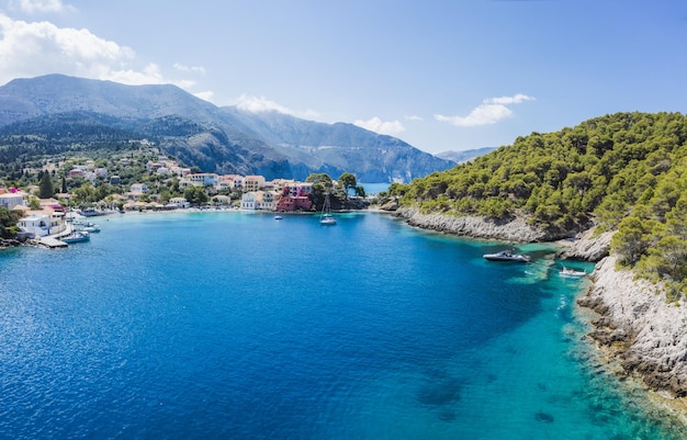 Vista panorâmica aérea da aldeia de Assos, na ilha de Cefalonia, Grécia Viagens conceito de vocação de verão