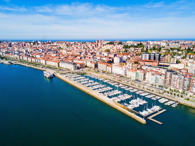 Vista panorâmica aérea da cidade de Santander. Santander é a capital da região da Cantábria, na Espanha
