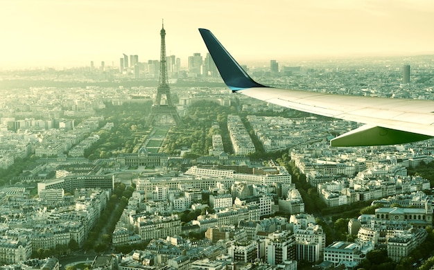 Vista panorâmica aérea de Paris com a Torre Eiffel