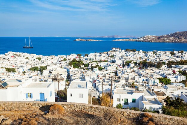 Vista panorámica aérea de la isla de Mykonos. Mykonos es una isla que forma parte de las Cícladas en Grecia.