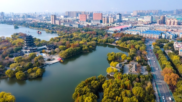 Vista panorámica aérea del lago Daming en Jinan